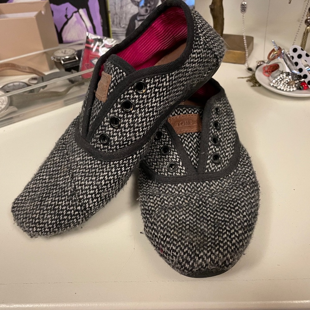 Tom's Slip-On Black Sweater Print- Used, Size 6.5